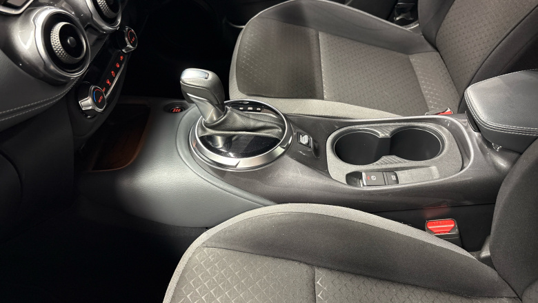 Nissan Juke 1.0 DiG-T 114 N-Connecta 5dr DCT Petrol Hatchback